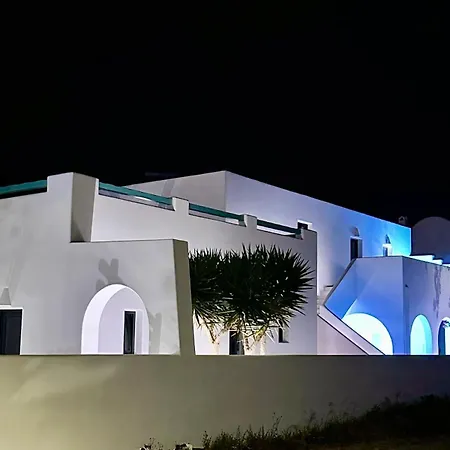 Santorini Miracles Suites, Adults Only بيريسا