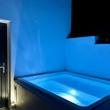 شقة فندقية Santorini Miracles Suites, Adults Only *