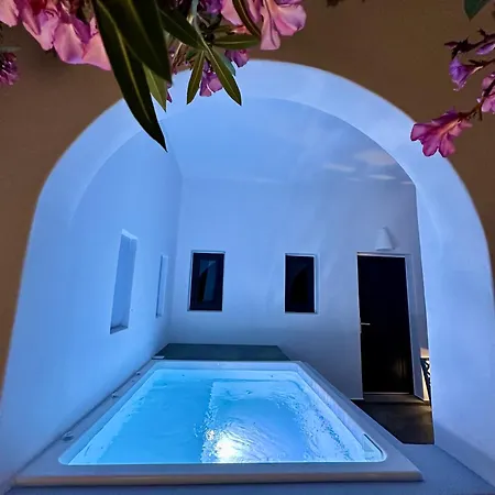 Santorini Miracles Suites, Adults Only Aparthotel