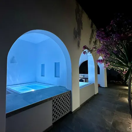 Santorini Miracles Suites, Adults Only