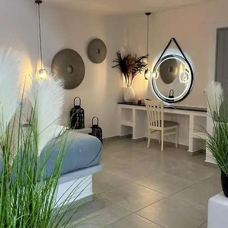 Santorini Miracles Suites, Adults Only