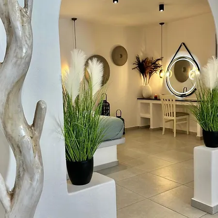 Santorini Miracles Suites, Adults Only Aparthotel
