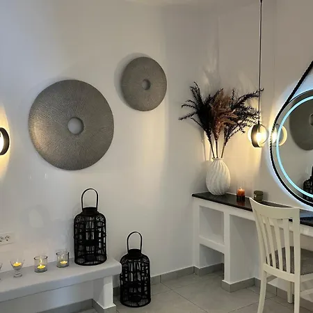 Santorini Miracles Suites, Adults Only Aparthotel *