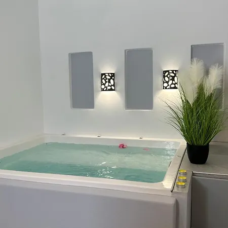 Aparthotel Santorini Miracles Suites, Adults Only