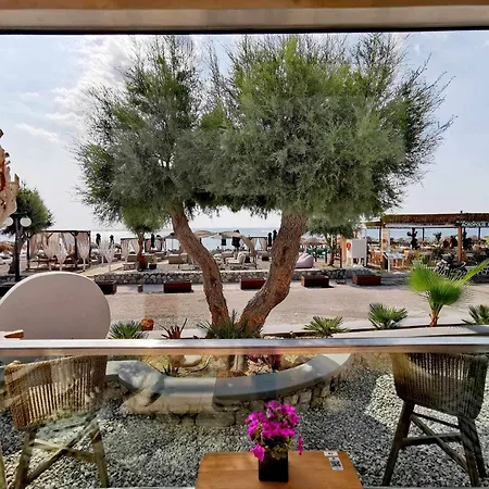 Santorini Miracles Suites, Adults Only 아파트호텔 페리사